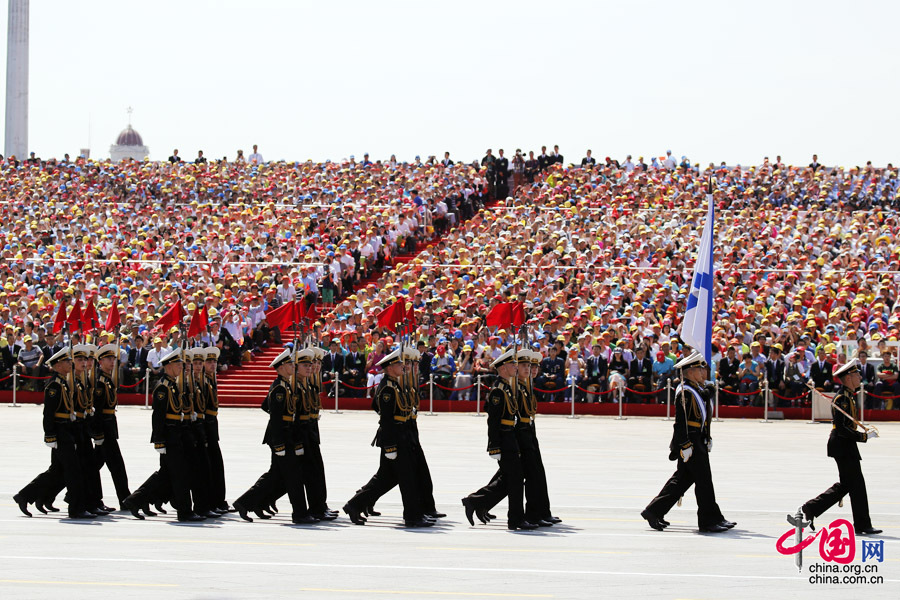 9月3日，中國人民抗日戰(zhàn)爭暨世界反法西斯戰(zhàn)爭勝利70周年紀(jì)念大會在北京隆重舉行，有11個國家派方隊、6個國家派代表隊來華參加閱兵。圖為俄羅斯聯(lián)邦武裝力量方隊通過天安門廣場